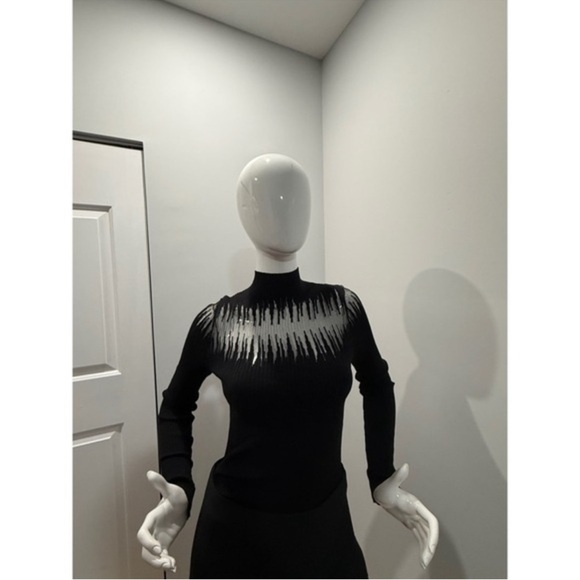 Commense Mock Neck Sheer Panel Knit Top
Black size XS - Picture 7 of 9